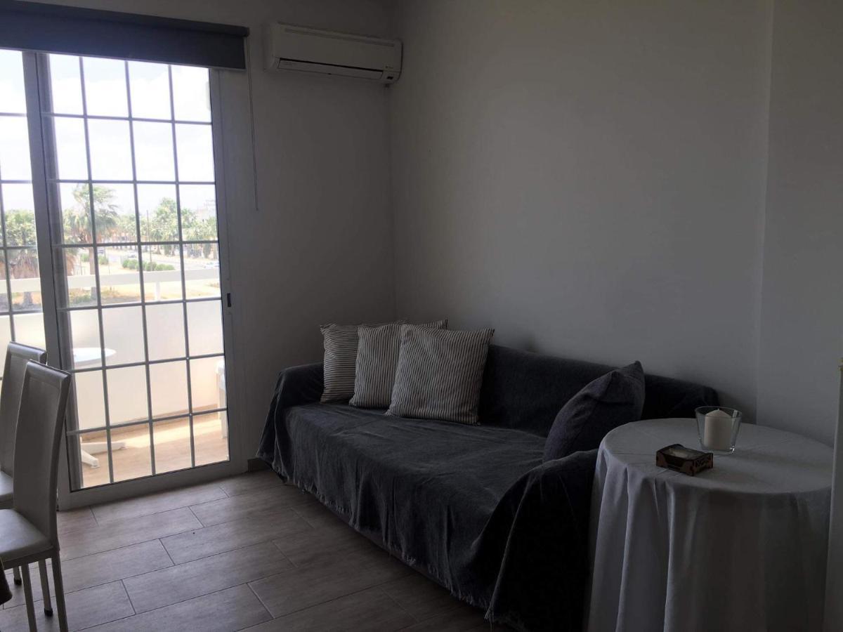 Frangeskos Beach Apartment'S Dhekelia Cantonment Ngoại thất bức ảnh